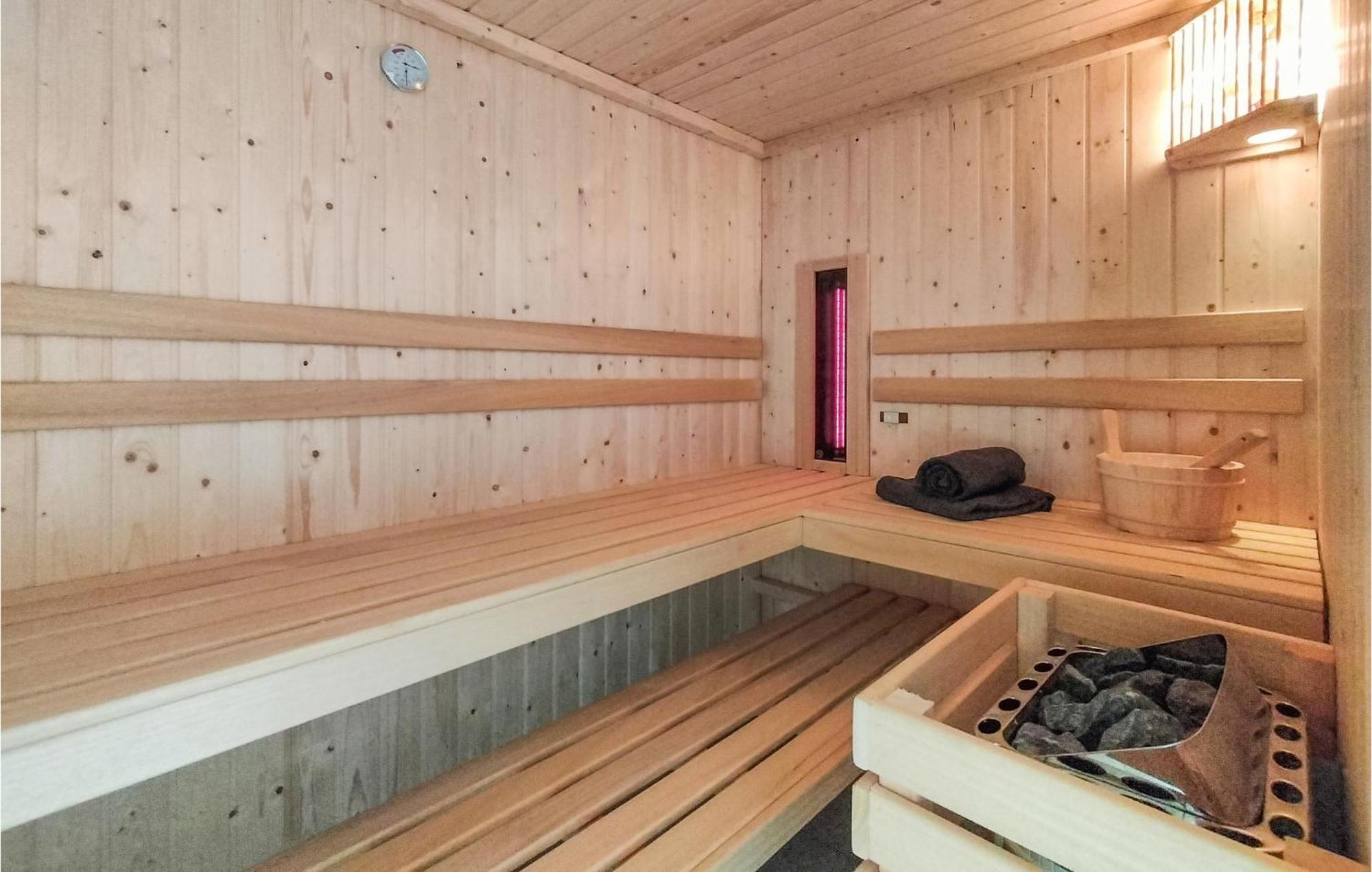 Cozy Home In Oosterwolde With Sauna 외부 사진